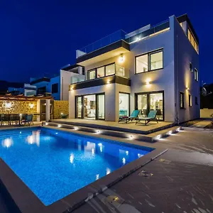Villa Karukera - Private Pool - Sea View, Rovanjska